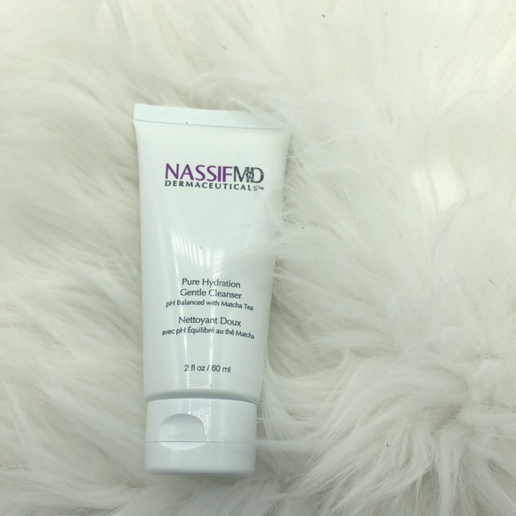 COPY - NASSIFMD PURE HYDRATION FACIAL CLEANSER - Picture 2 of 4